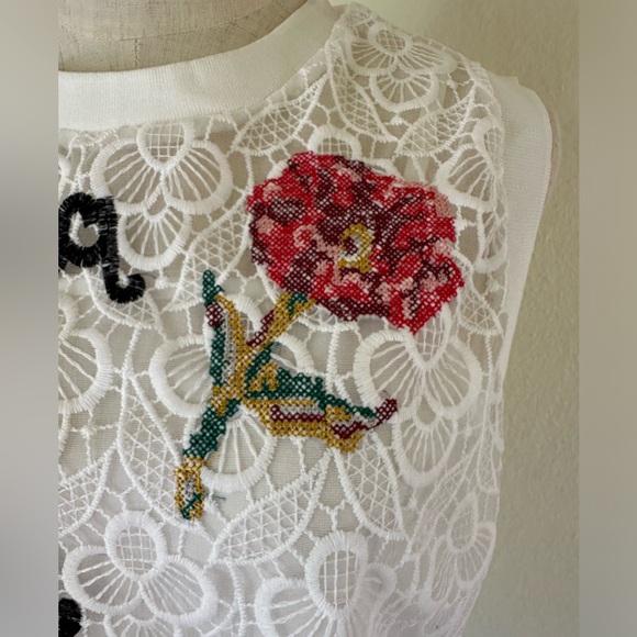 White Embroidered dress with ITALIA IS LOVE design featuring highlights of Italy - Picture 5 of 9